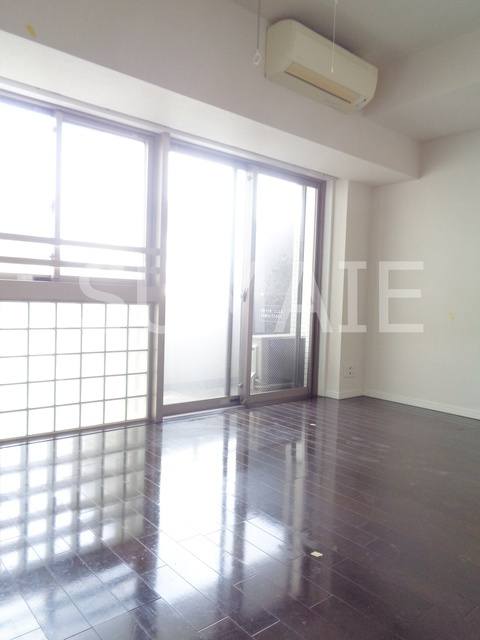 LA.XEBEC東十条の洋室|明るいお部屋です！