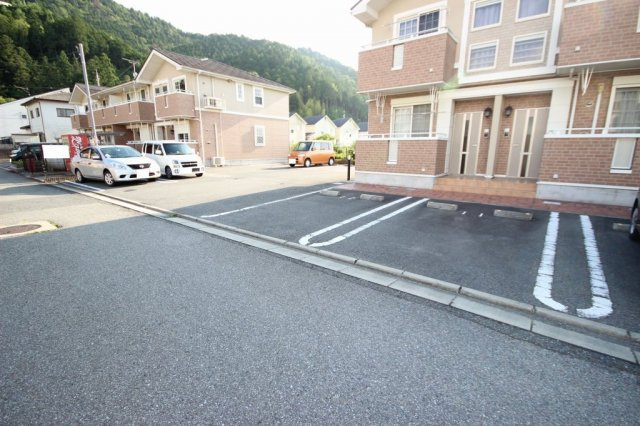プリオールⅡの駐車場