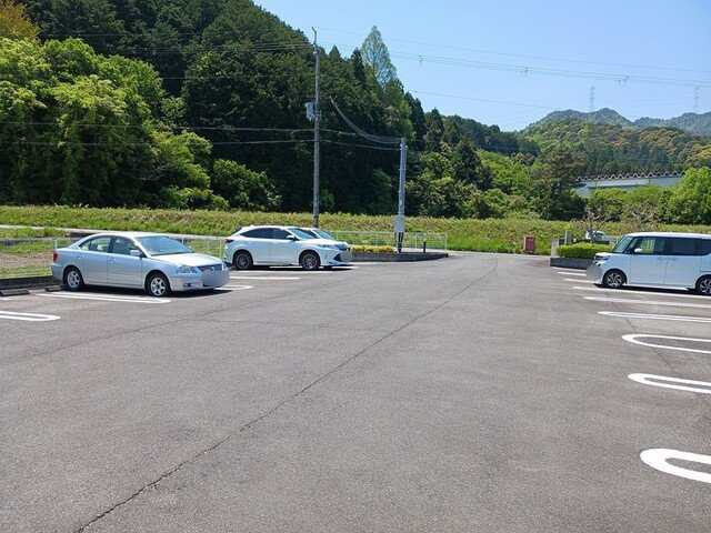 メゾン・フォレストＢ棟の駐車場