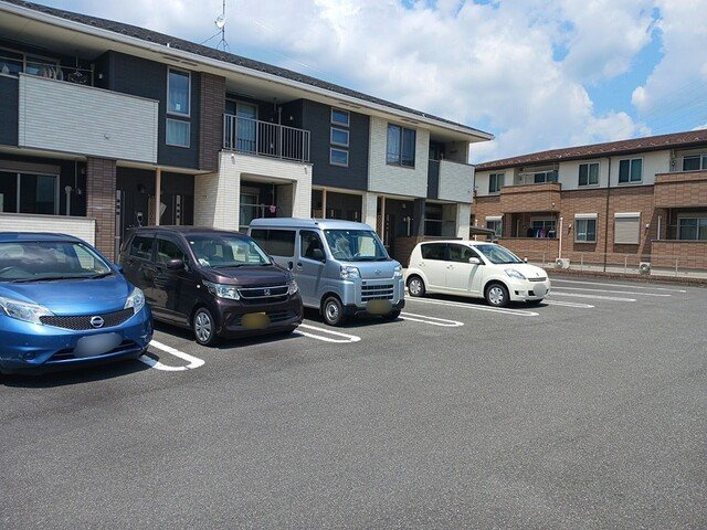 グランドソレイユＡの駐車場