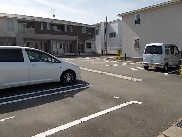サンパティークⅠの駐車場