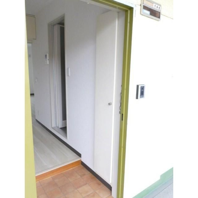 八王子市上柚木の賃貸マンションの玄関