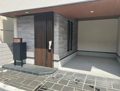 【玄関】 | 瓦林町　新築戸建 | 駐車場