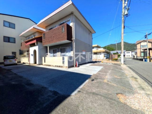 ブランコート1の駐車場