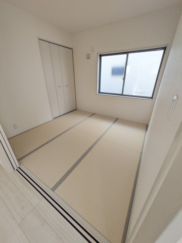 【常磐上湯長谷町第3】　デザイナーズ新築建売住宅　1号棟　新生活応援キャンペーン実施中！の和室|◆和室の写真です◆　お泊りに来た親戚や来客時、ちょっと横になりたい時にあると便利です♪　和の雰囲気が心を落ち着かせてくれますね♪