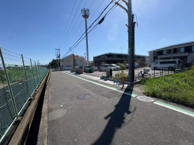 【前面道路含む現地写真】 | 北余部　新築分譲住宅 | ウォークインクローゼットやもございます！沢山収納できて嬉しいですね♪家族の思い出も大切にしまっておけますね！