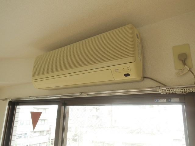 荻原マンションの設備|エアコン付きなので快適に過ごせます。