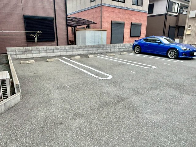 アーバン白浜の駐車場