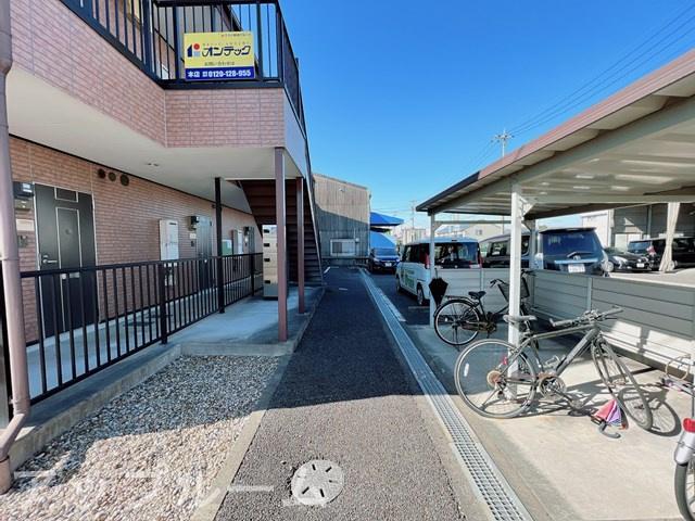 サニーハイツ川西のエントランス