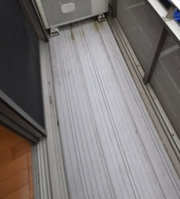 八王子市南新町のアパートのバルコニー
