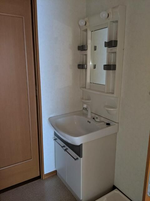 八王子市南新町のアパートの洗面所