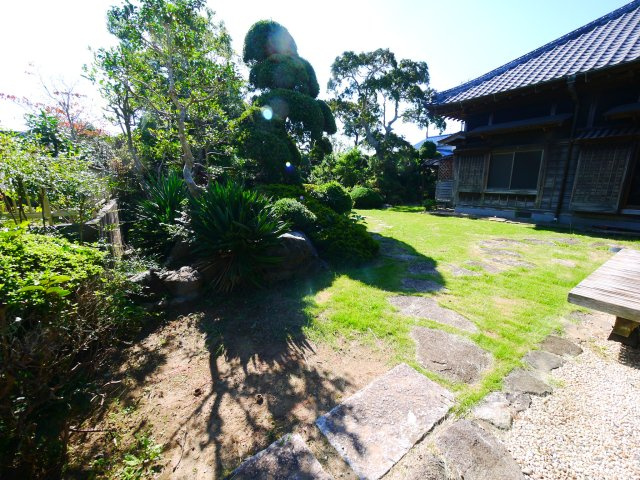 山武郡横芝光町横芝　中古戸建の庭|敷地約373坪  6SDK 庭園本格和風住宅 JR総武本線横芝駅徒歩約7分 