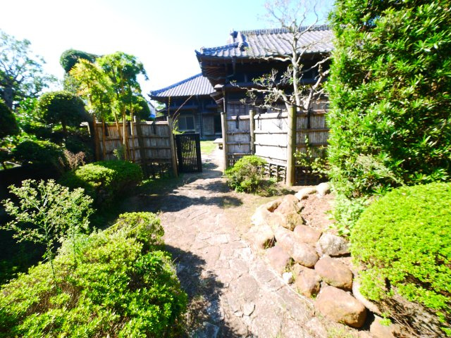 山武郡横芝光町横芝　中古戸建の庭|敷地約373坪  6SDK 庭園本格和風住宅 JR総武本線横芝駅徒歩約7分 