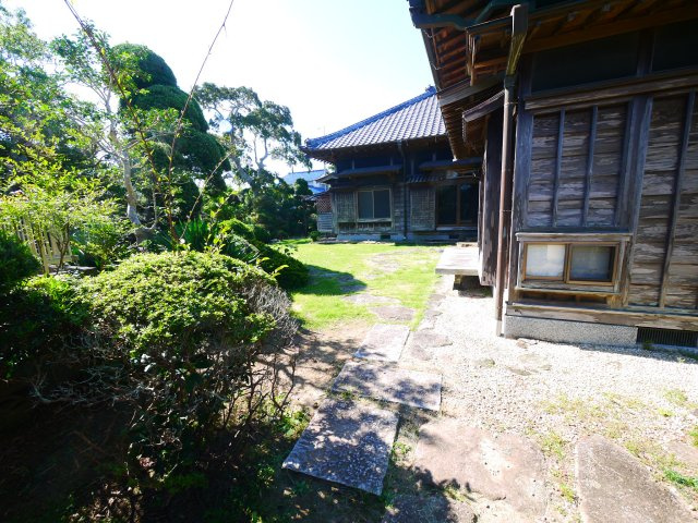 山武郡横芝光町横芝　中古戸建の庭|敷地約373坪  6SDK 庭園本格和風住宅 JR総武本線横芝駅徒歩約7分 