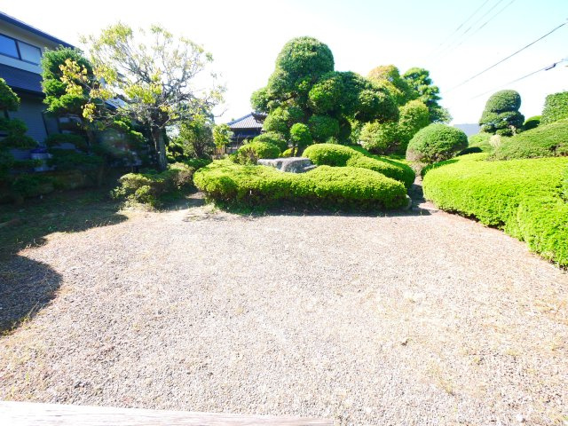 山武郡横芝光町横芝　中古戸建の庭|敷地約373坪  6SDK 庭園本格和風住宅 JR総武本線横芝駅徒歩約7分 