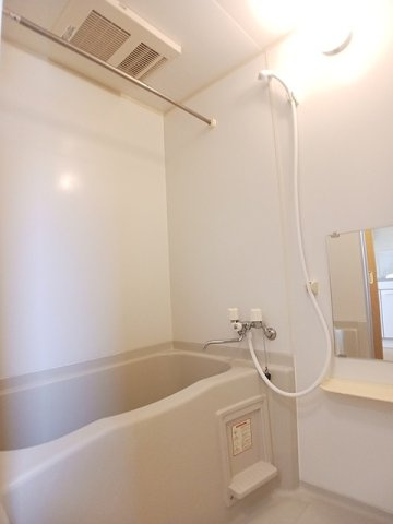 ストーンヒルズＣの浴室