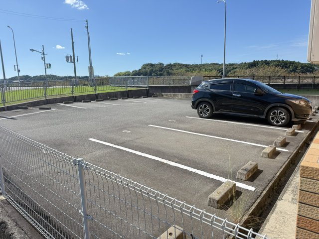 プリムローズの駐車場