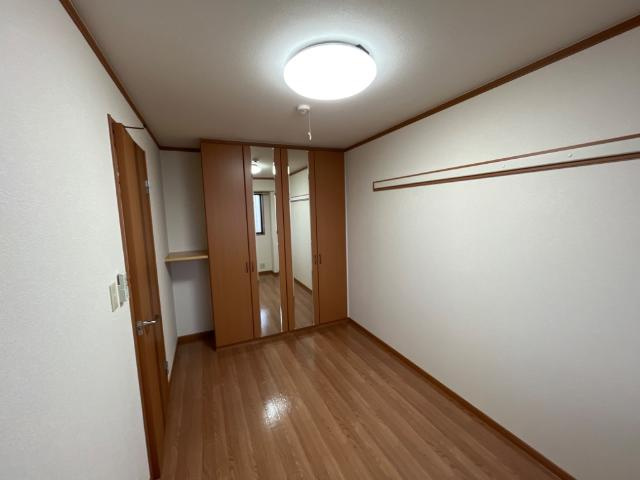 サンフォレスト小森野のエントランス|洋室