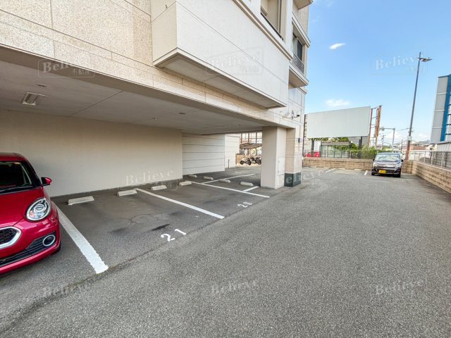 アーサー小森野リバーパークの駐車場|駐車スペースもあります☆