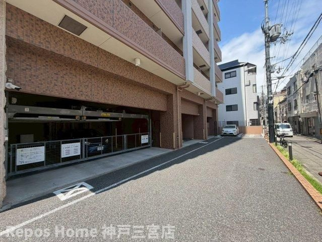 プレサンス神戸裁判所前デリシアの駐車場