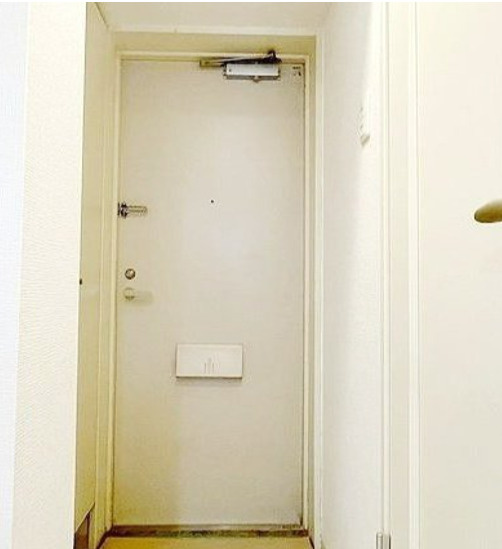 銀座アパートメントハウスの玄関