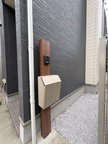 川崎市多摩区東三田２丁目の一戸建てのエントランス