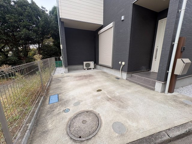 川崎市多摩区東三田２丁目の一戸建ての駐車場