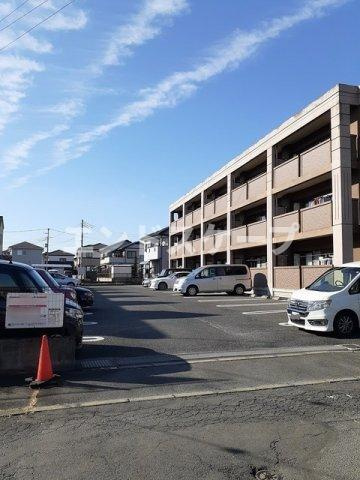 ヴィラ　アルビレオの駐車場|高崎、前橋のお部屋探しはエンドスケープまで！お客様の理想お聞かせ下さい♪