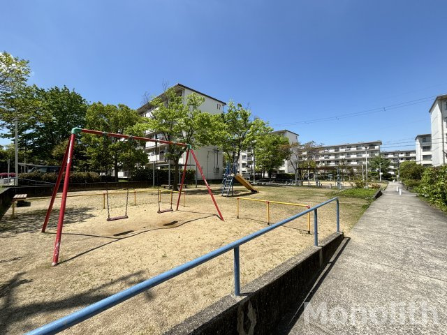 光明台15号棟の周辺