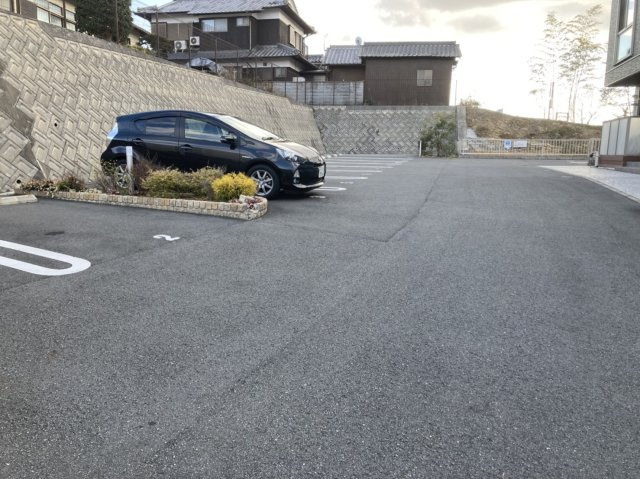 ハートフルヒルズ赤岸の駐車場