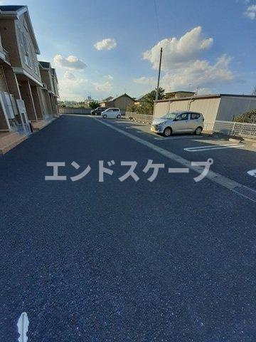 ラジェルⅠの駐車場|高崎、前橋のお部屋探しはエンドスケープまで！お客様の理想お聞かせ下さい♪