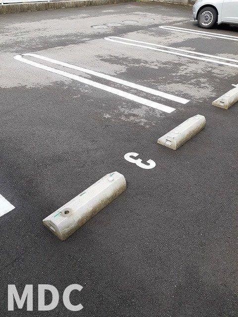 コンフォーティアの駐車場