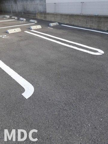 アステールの駐車場