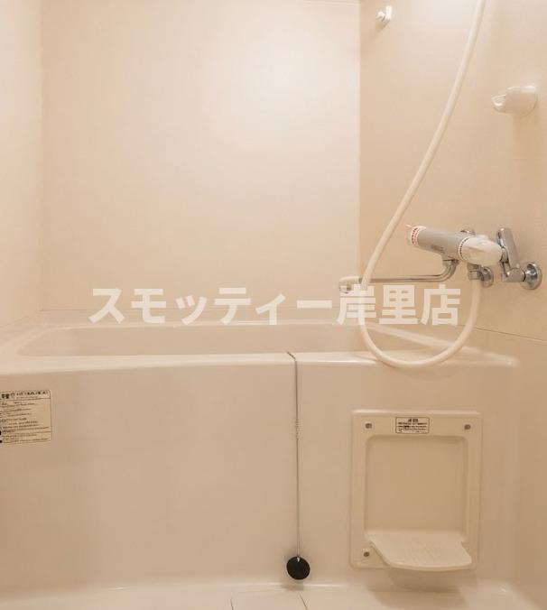 クリスタルエレガンスWESTの浴室