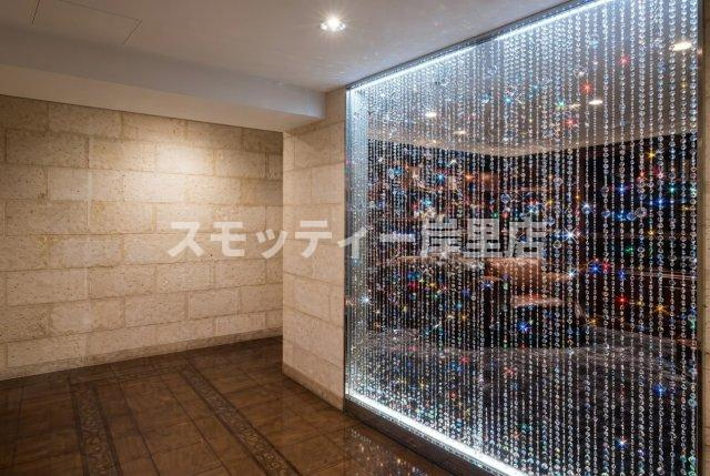 クリスタルエレガンスWESTのエントランス