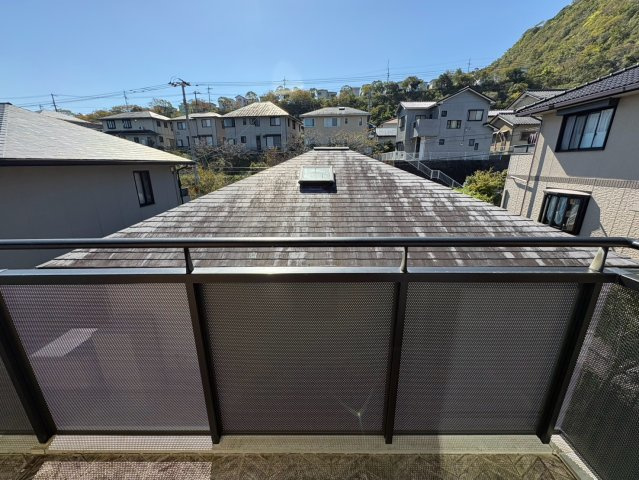「リビング24帖」高知市潮見台二丁目　2階建　４SLDKのバルコニー|バルコニーも日当たり良好。