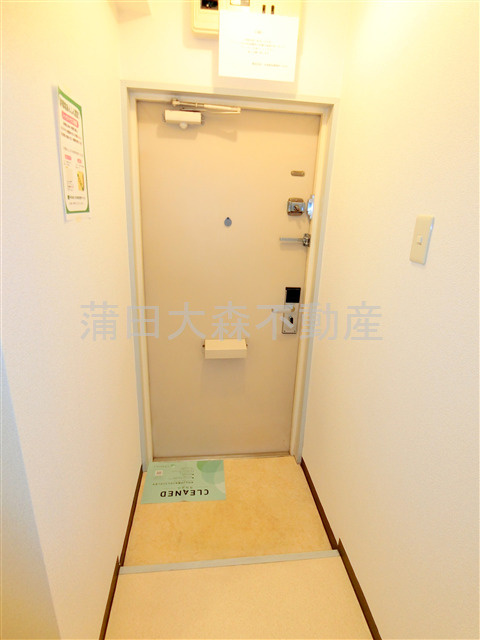 クレッセント大森の玄関