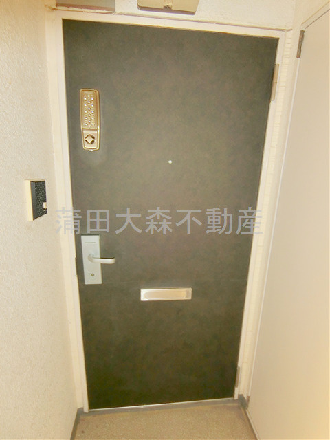 クレッセント大森の玄関
