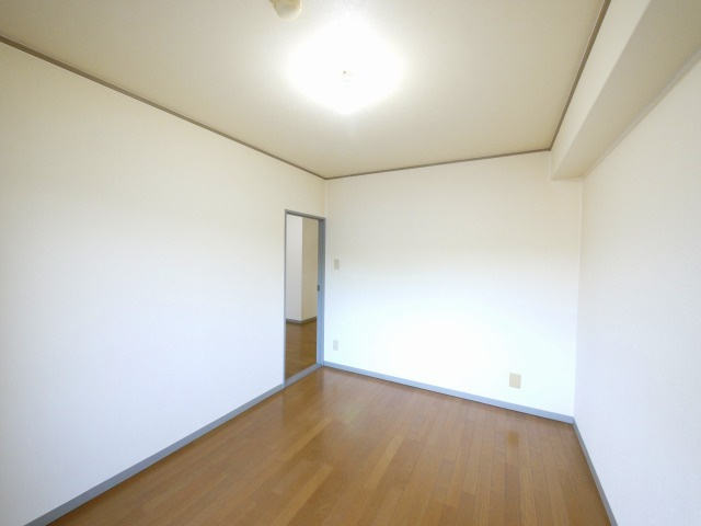 ダルバールやまとの洋室|ゆったりした洋室です