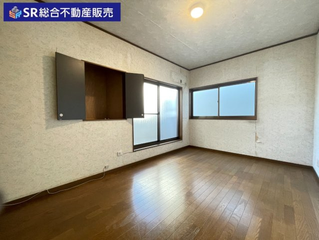 桜町中古テラスハウスの洋室|3F6.7帖洋室。バルコニーに面した明るいお部屋です。