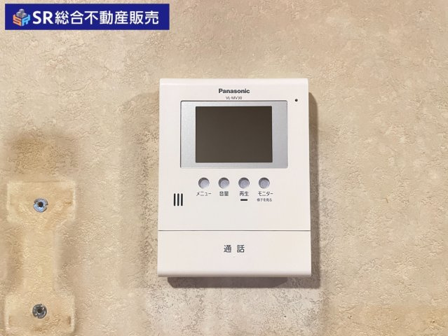 桜町中古テラスハウスの防犯設備|モニター付きインターホンがあり女性やお子様にも安心です！