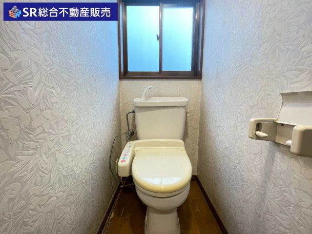 桜町中古テラスハウスのトイレ|温水洗浄便座もございます♪