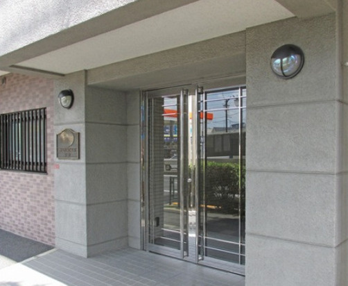 杉並区荻窪２丁目の賃貸マンションのエントランス