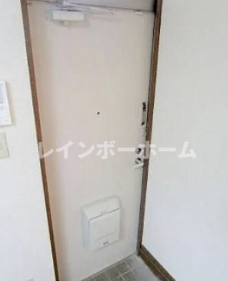 アヴェイラ朝霞の玄関