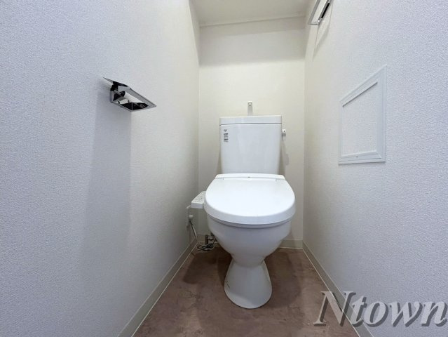 【トイレ】 | プレサンスSAKAEフロント | 落ち着いた色調のトイレです