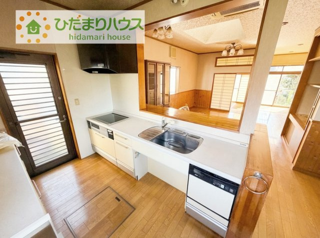 【キッチン】 | つくばみらい市陽光台２丁目　中古戸建 | 料理をしながらでも、ご家族との会話を楽しめる対面式キッチン♪