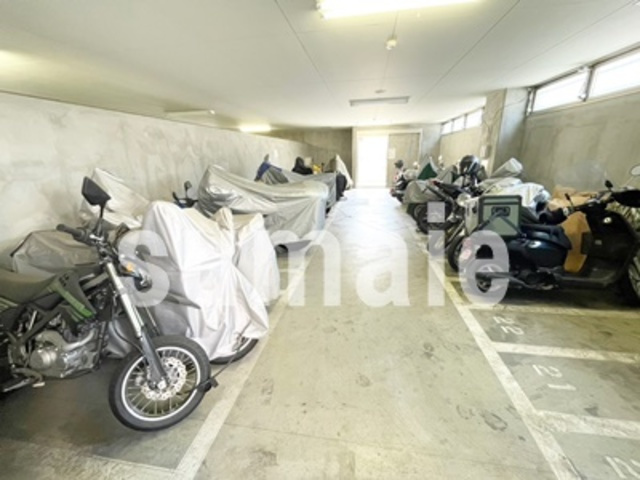 コンフォールスクエアさいたま新都心の駐車場|バイクも置けます★