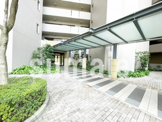 コンフォールスクエアさいたま新都心のその他|マンション入り口です。