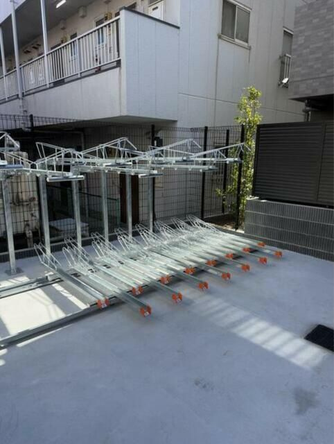 ＬＵＭＥＥＤ志村坂上の駐車場