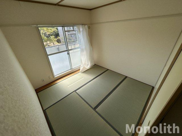 泉北城山台３丁16号棟の和室